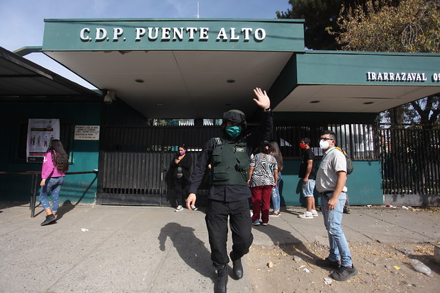 El polvorín de la Cárcel de Puente Alto: dirigente de funcionarios de Gendarmería solicita “intervención total” en el recinto El polvorín de la Cárcel de Puente Alto: dirigente de funcionarios de Gendarmería solicita “intervención total” en el recinto