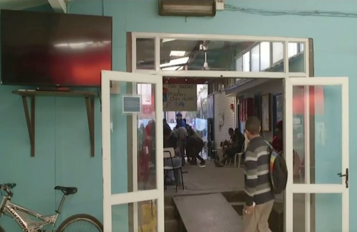 Los contrastes de vivir en una hospedería con y sin COVID-19 Los contrastes de vivir en una hospedería con y sin COVID-19
