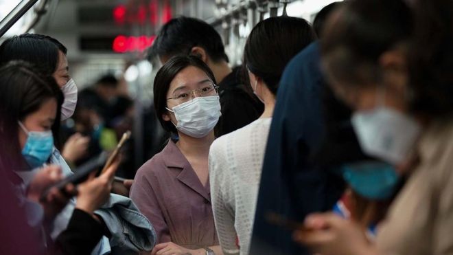 Coronavirus en China: cómo está siendo el regreso al trabajo en el gigante asiático después del confinamiento y qué cosas han cambiado Coronavirus en China: cómo está siendo el regreso al trabajo en el gigante asiático después del confinamiento y qué cosas han cambiado
