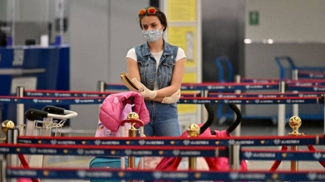 Vuelos en época de coronavirus: qué medidas concretas tomarán las aerolíneas (y por qué algunas generan polémica) Vuelos en época de coronavirus: qué medidas concretas tomarán las aerolíneas (y por qué algunas generan polémica)