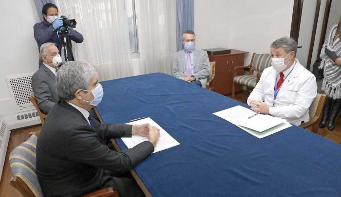 Suscriben acuerdo para instalar hospital de campaña en campus universitario de Concepción Suscriben acuerdo para instalar hospital de campaña en campus universitario de Concepción