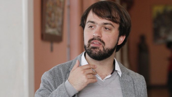 Sharpazo a la educación pública Sharpazo a la educación pública