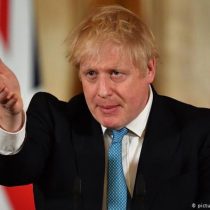 Johnson reconoce frustración de los británicos ante desescalada y les pide paciencia