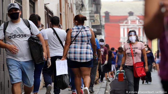 Perú desacata cuarentena y casos de coronavirus suben a 60.000 Perú desacata cuarentena y casos de coronavirus suben a 60.000