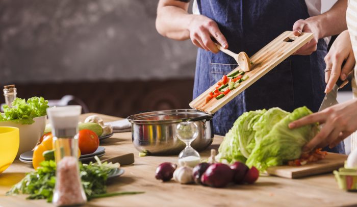 Malos hábitos alimentarios en cuarentena pese a caída en ventas de comida rápida Malos hábitos alimentarios en cuarentena pese a caída en ventas de comida rápida