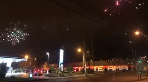 Con fuegos artificiales: hinchas de Universidad de Chile se reunieron en distintos puntos de Chile para celebrar un nuevo aniversario del club pese a restricciones sanitarias Con fuegos artificiales: hinchas de Universidad de Chile se reunieron en distintos puntos de Chile para celebrar un nuevo aniversario del club pese a restricciones sanitarias