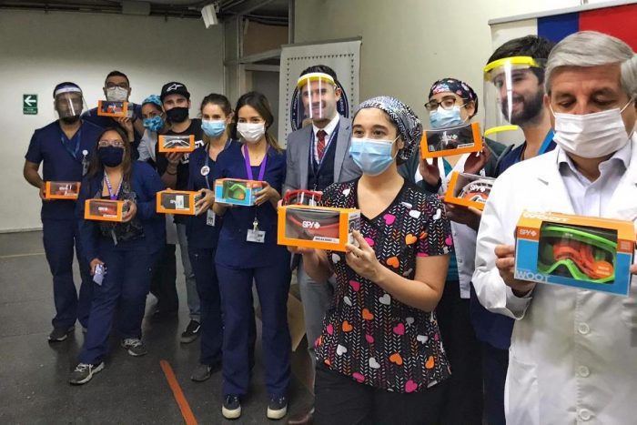 «Antiparras para DOCs»: la campaña de motociclistas deportivos para apoyar al personal de salud