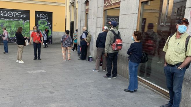 Coronavirus en España: las colas del hambre por la crisis de la covid-19 inundan Madrid Coronavirus en España: las colas del hambre por la crisis de la covid-19 inundan Madrid