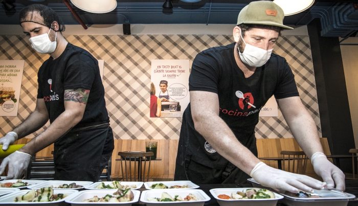 Plataforma colaborativa coordina ayuda alimentaria mediante la reactivación del rubro gastronómico Plataforma colaborativa coordina ayuda alimentaria mediante la reactivación del rubro gastronómico