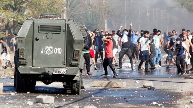 Coronavirus: BBC pone el foco en las protestas en Santiago por la difícil situación económica creada por la pandemia Coronavirus: BBC pone el foco en las protestas en Santiago por la difícil situación económica creada por la pandemia