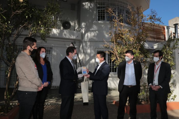 Conectados en cuarentena: donan 380 celulares para que niños y niñas del Sename se comuniquen con sus familiares Conectados en cuarentena: donan 380 celulares para que niños y niñas del Sename se comuniquen con sus familiares