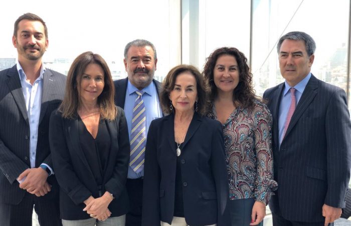 Familia Luksic entregará 35 mil cajas de alimentos en la Región Metropolitana Familia Luksic entregará 35 mil cajas de alimentos en la Región Metropolitana