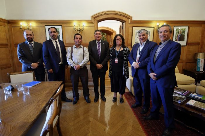 Concejales piden ser incluidos en el “Acuerdo Nacional” convocado por Piñera y lanzan sus propuestas Concejales piden ser incluidos en el “Acuerdo Nacional” convocado por Piñera y lanzan sus propuestas
