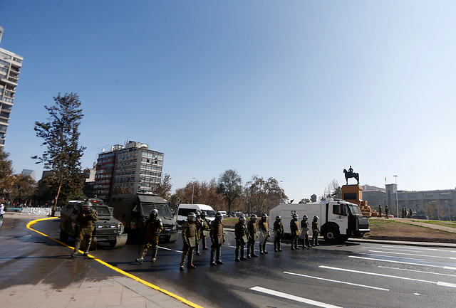 Carabineros confirma caso de Covid-19 entre detenidos hoy en Plaza de la Dignidad Carabineros confirma caso de Covid-19 entre detenidos hoy en Plaza de la Dignidad
