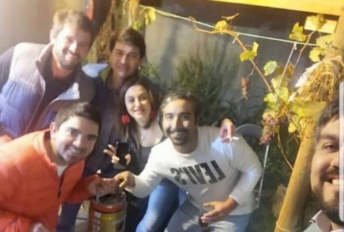 Funcionarios de Gobierno y municipales protagonizan fiesta en Valdivia en medio de la pandemia Funcionarios de Gobierno y municipales protagonizan fiesta en Valdivia en medio de la pandemia