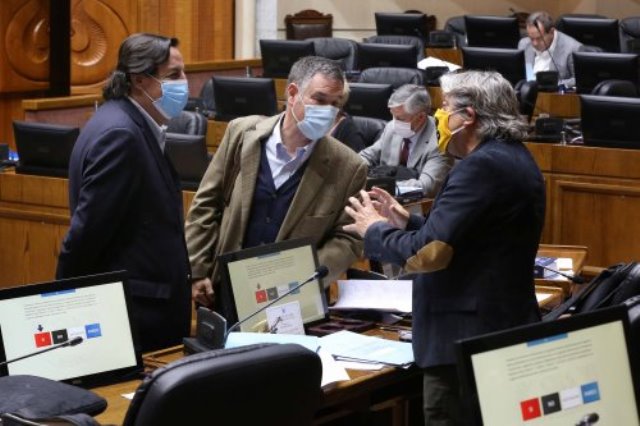 Riesgos asociados a traspasar al Consejo de ADP la rebaja transitoria de remuneraciones de autoridades políticas Riesgos asociados a traspasar al Consejo de ADP la rebaja transitoria de remuneraciones de autoridades políticas