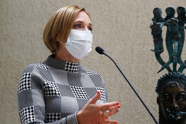 Gobierno quita urgencia al seguro para los trabajadores a boletas: senadora Goic pide al Ejecutivo “entregar un beneficio claro ahora” Gobierno quita urgencia al seguro para los trabajadores a boletas: senadora Goic pide al Ejecutivo “entregar un beneficio claro ahora”