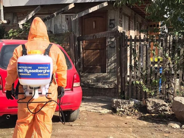 Coronavirus “electoral”: parlamentarios justifican sanitizaciones y entrega de cajas de ayuda con su imagen