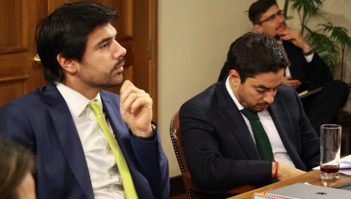 Diputados Carter y Lavín oficiarán a la banca y a las pymes «para cruzar dato»s frente a denuncias de pequeños empresarios sobre trabas para la obtención de créditos Fogape Diputados Carter y Lavín oficiarán a la banca y a las pymes