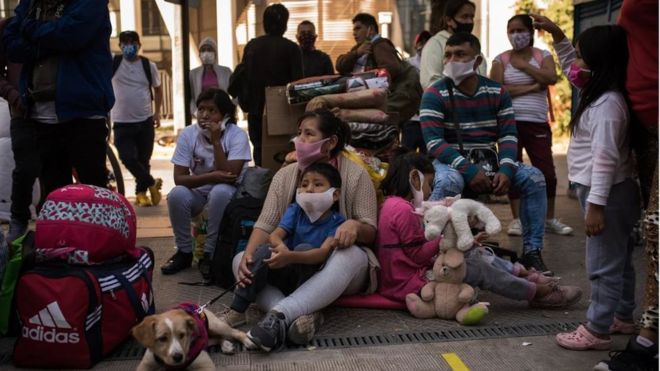 Coronavirus en Chile: BBC relata la dramática situación de más de 200 peruanos vulnerables varados en el país por la pandemia Coronavirus en Chile: BBC relata la dramática situación de más de 200 peruanos vulnerables varados en el país por la pandemia
