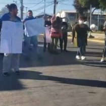 Vecinos de La Pintana se congregan para una nueva jornada de protestas ante falta de insumos básicos