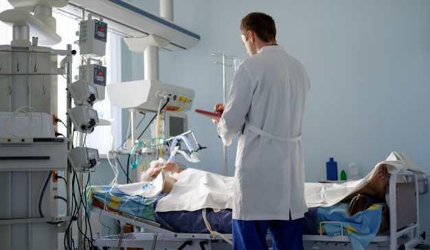 Más del 50% de los pacientes conectados a ventilador mecánico presentan luego alteración en la deglución y la voz Más del 50% de los pacientes conectados a ventilador mecánico presentan luego alteración en la deglución y la voz