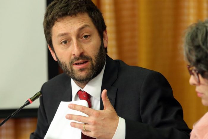 Diputados UDI le solicitan al Ejecutivo reducir temporalmente el IVA a un 17% Diputados UDI le solicitan al Ejecutivo reducir temporalmente el IVA a un 17%