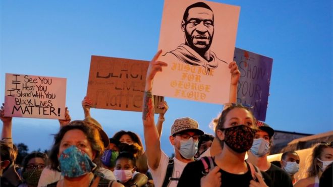 “Una mezcla inflamable”: 4 factores que explican por qué la muerte de George Floyd desató una ola de protestas tan grande en EE.UU.