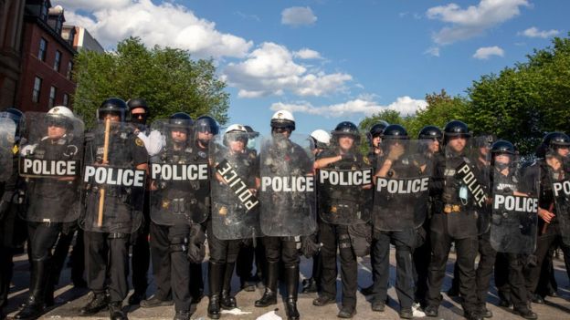 La ambiciosa reforma contra los abusos de la policía que comienza a discutirse en EE.UU. en medio de la histórica ola de protestas La ambiciosa reforma contra los abusos de la policía que comienza a discutirse en EE.UU. en medio de la histórica ola de protestas