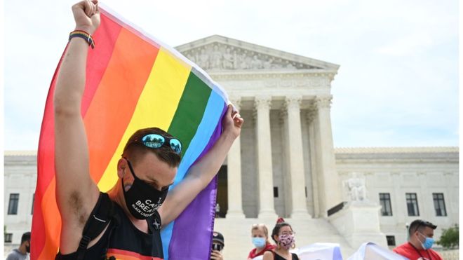 Por qué es histórico el fallo de la Corte Suprema de EE.UU. que prohíbe la discriminación en el trabajo de personas homosexuales y trans ( y por qué es un revés para Trump) Por qué es histórico el fallo de la Corte Suprema de EE.UU. que prohíbe la discriminación en el trabajo de personas homosexuales y trans ( y por qué es un revés para Trump)