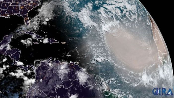 Polvo del Sahara: cuál es el fenómeno detrás de la densa nube que viajó 10.000 km desde África y ya afecta a México Polvo del Sahara: cuál es el fenómeno detrás de la densa nube que viajó 10.000 km desde África y ya afecta a México