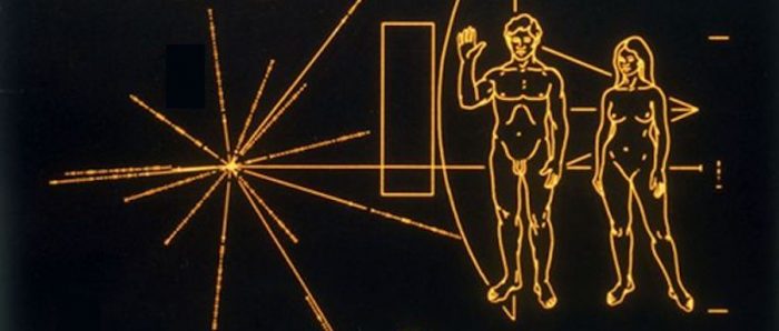 Qué dice el mensaje que el astrónomo Carl Sagan les envió a los extraterrestres (y por qué se armó un escándalo por su diseño) Qué dice el mensaje que el astrónomo Carl Sagan les envió a los extraterrestres (y por qué se armó un escándalo por su diseño)