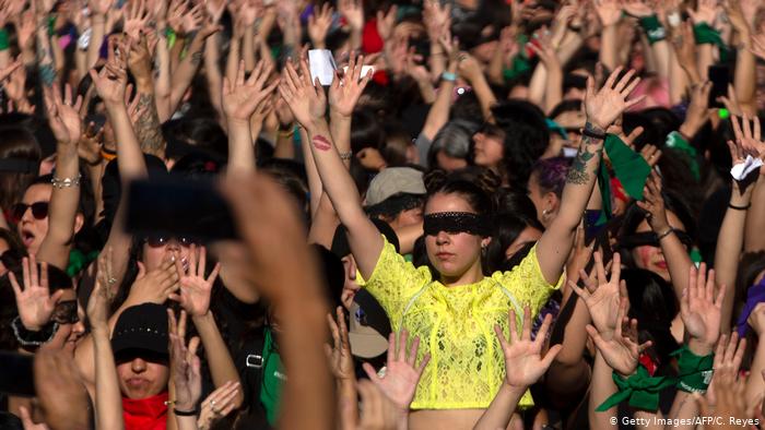 Policía denuncia a LasTesis por incitar a la violencia en su contra Policía denuncia a LasTesis por incitar a la violencia en su contra