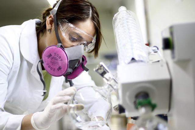 La Ciencia frente a la arrogancia: otro virus a combatir y a derrotar La Ciencia frente a la arrogancia: otro virus a combatir y a derrotar