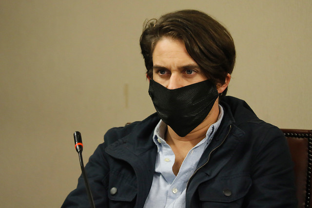 Al igual que la diputada Castillo (RD): Gonzalo Winter recibió caja de alimentos del Gobierno en su domicilio de Nuñoa Al igual que la diputada Castillo (RD): Gonzalo Winter recibió caja de alimentos del Gobierno en su domicilio de Nuñoa