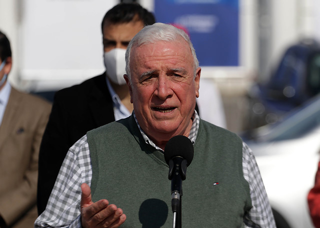 Tras denuncia de diputada Castillo sobre repartición de cajas de alimentos en Nuñoa: alcalde Zarhi explica que su distribución se hace en “barrios completos” Tras denuncia de diputada Castillo sobre repartición de cajas de alimentos en Nuñoa: alcalde Zarhi explica que su distribución se hace en
