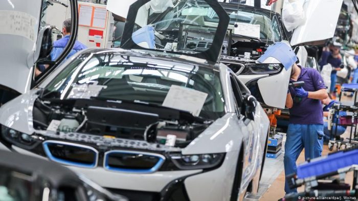 BMW suprimirá 6.000 puestos de trabajo este año BMW suprimirá 6.000 puestos de trabajo este año