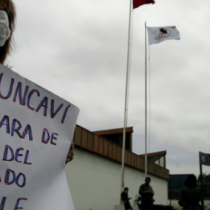 Con las velas de un entierro Chile conmemora el Día del Medio Ambiente