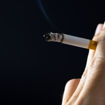 Fumadores activos tienen 65% más posibilidades de agravarse y 57% más de riesgo de muerte en caso de contraer Covid-19