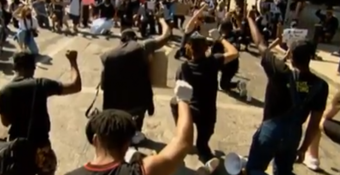 Desde Nueva Zelanda hasta Países Bajos: miles de personas muestran su rechazo hacia la violencia policial y el racismo Desde Nueva Zelanda hasta Países Bajos: miles de personas muestran su rechazo hacia la violencia policial y el racismo