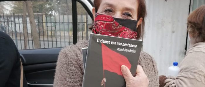 Autoras chilenas inician campaña para llevar libros a los sectores más vulnerables Autoras chilenas inician campaña para llevar libros a los sectores más vulnerables