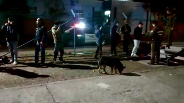 Carabineros detiene a siete jóvenes que realizaba un asado en pleno toque de queda en San Fernando Carabineros detiene a siete jóvenes que realizaba un asado en pleno toque de queda en San Fernando