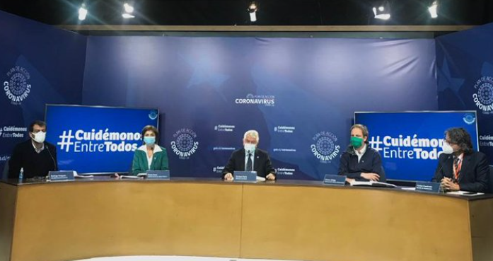 Del “ninguneo” de Mañalich al nuevo estilo de Paris: ministro da potente señal al sumar a alcaldes al balance diario del COVID-19 Del “ninguneo” de Mañalich al nuevo estilo de Paris: ministro da potente señal al sumar a alcaldes al balance diario del COVID-19
