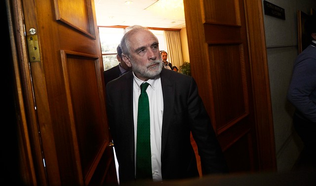 Alarma de “letra chica” inquieta a la oposición: senador Montes exige a La Moneda claridad con cifras de cobertura real que tendrá el Ingreso Familiar de Emergencia Alarma de “letra chica” inquieta a la oposición: senador Montes exige a La Moneda claridad con cifras de cobertura real que tendrá el Ingreso Familiar de Emergencia