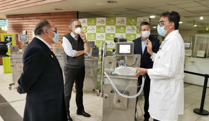 Empresas donan a la red integrada de salud los primeros ventiladores de emergencia fabricados 100% en Chile Empresas donan a la red integrada de salud los primeros ventiladores de emergencia fabricados 100% en Chile