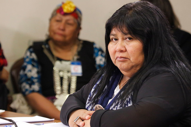 Diputada Nuyado rechaza fórmula de escaños reservados: “Primó la actitud discriminatoria, clasista y racista de la derecha, la izquierda y del centro a los pueblos originarios” Diputada Nuyado rechaza fórmula de escaños reservados: “Primó la actitud discriminatoria, clasista y racista de la derecha, la izquierda y del centro a los pueblos originarios”