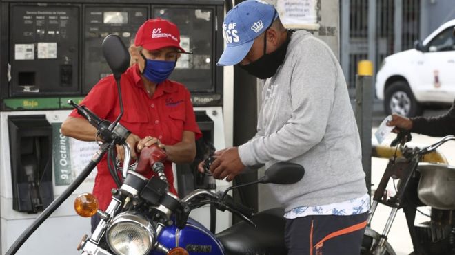 Gasolina en Venezuela: las claves de la histórica decisión de Maduro de poner fin a décadas de combustible casi gratis en el país Gasolina en Venezuela: las claves de la histórica decisión de Maduro de poner fin a décadas de combustible casi gratis en el país