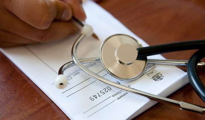 Isapres se querellan contra grupo de médicos por eventual emisión de licencias médicas fraudulentas Isapres se querellan contra grupo de médicos por eventual emisión de licencias médicas fraudulentas