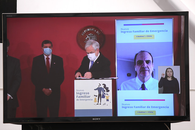 Piñera firma proyecto que amplía Ingreso Familiar de Emergencia y asegura que el beneficio “incluye a la clase media” Piñera firma proyecto que amplía Ingreso Familiar de Emergencia y asegura que el beneficio “incluye a la clase media”