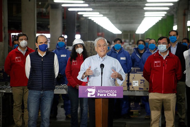 Piñera participa en nueva entrega de cajas y apunta a lograr acuerdos con la oposición para reactivar la economía Piñera participa en nueva entrega de cajas y apunta a lograr acuerdos con la oposición para reactivar la economía